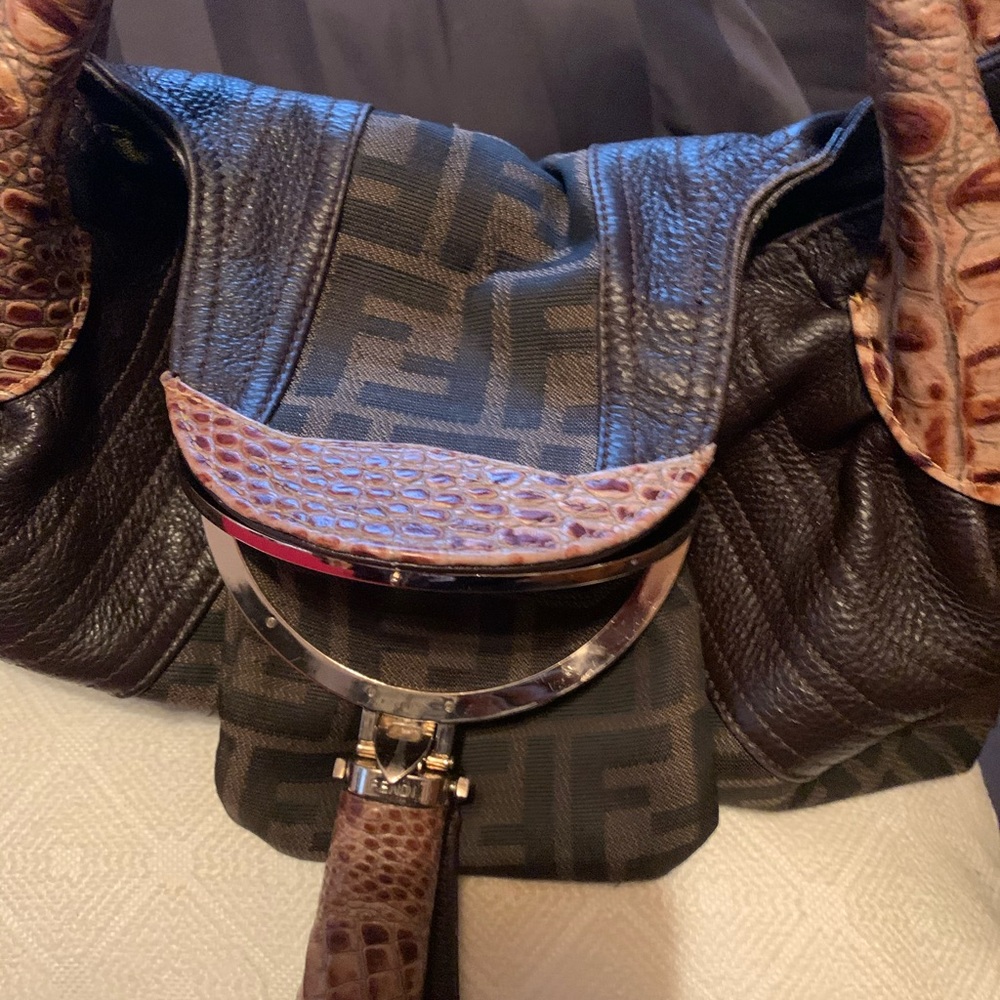 Authentic Fendi Spy Bag❤️